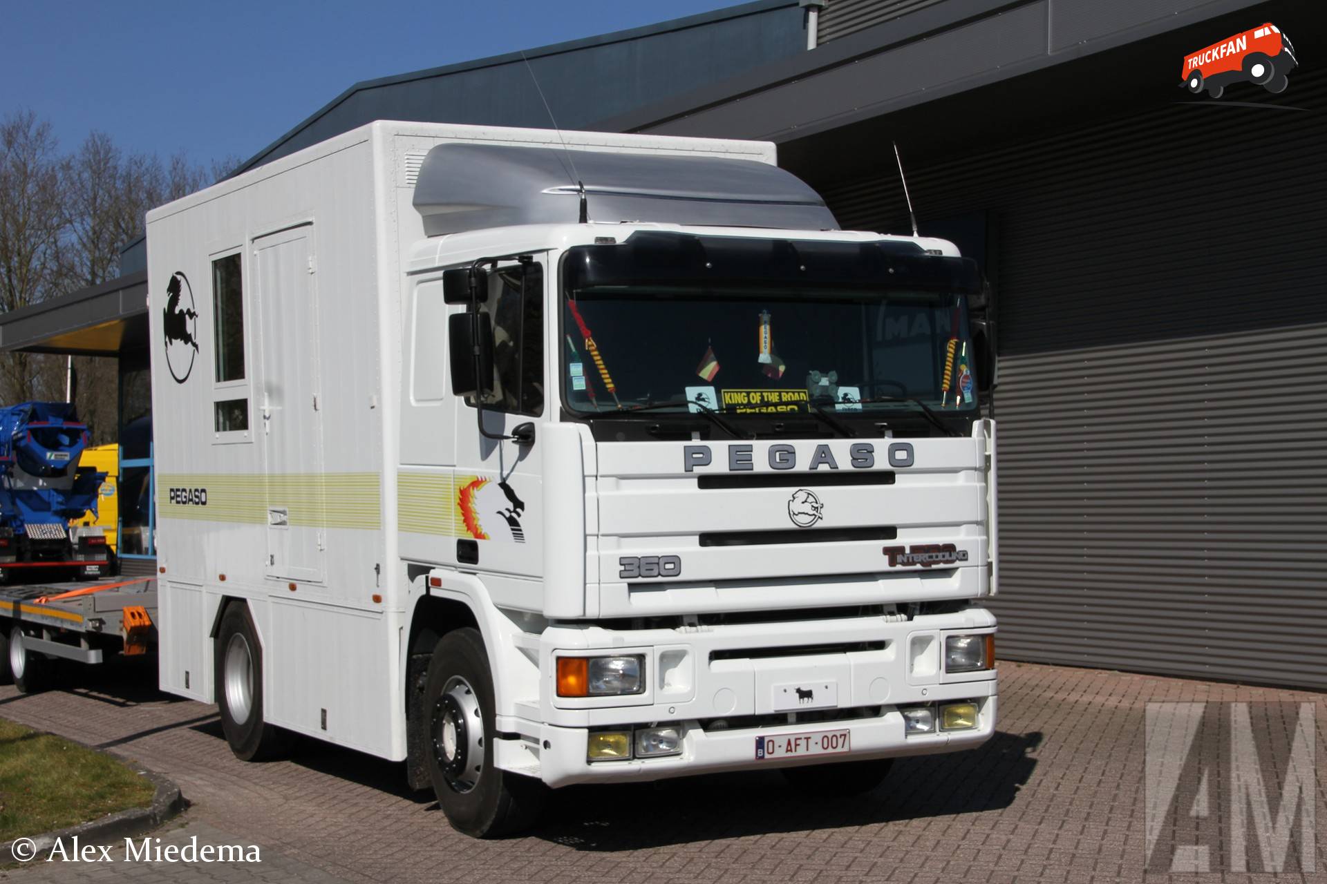 Pegaso Troner