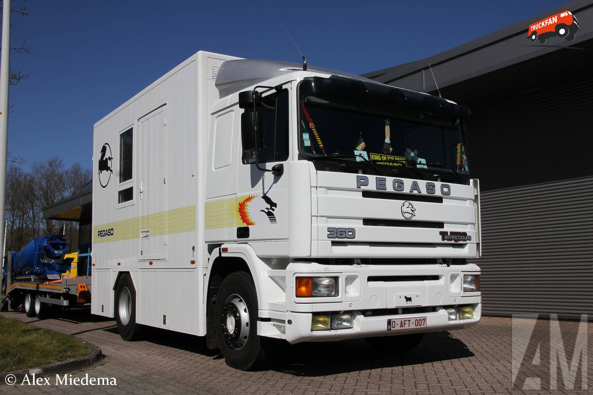 Pegaso Troner