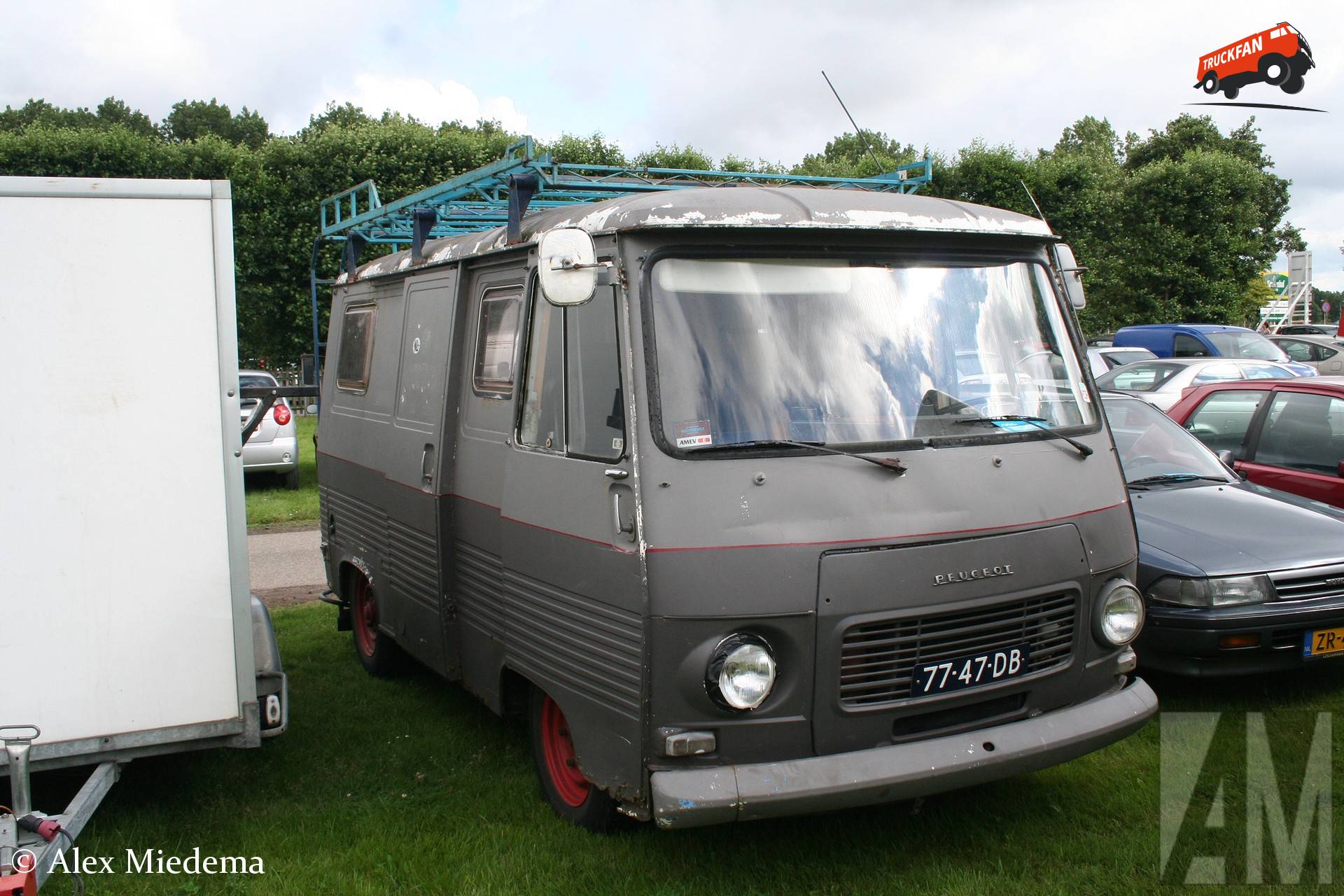 Peugeot J7