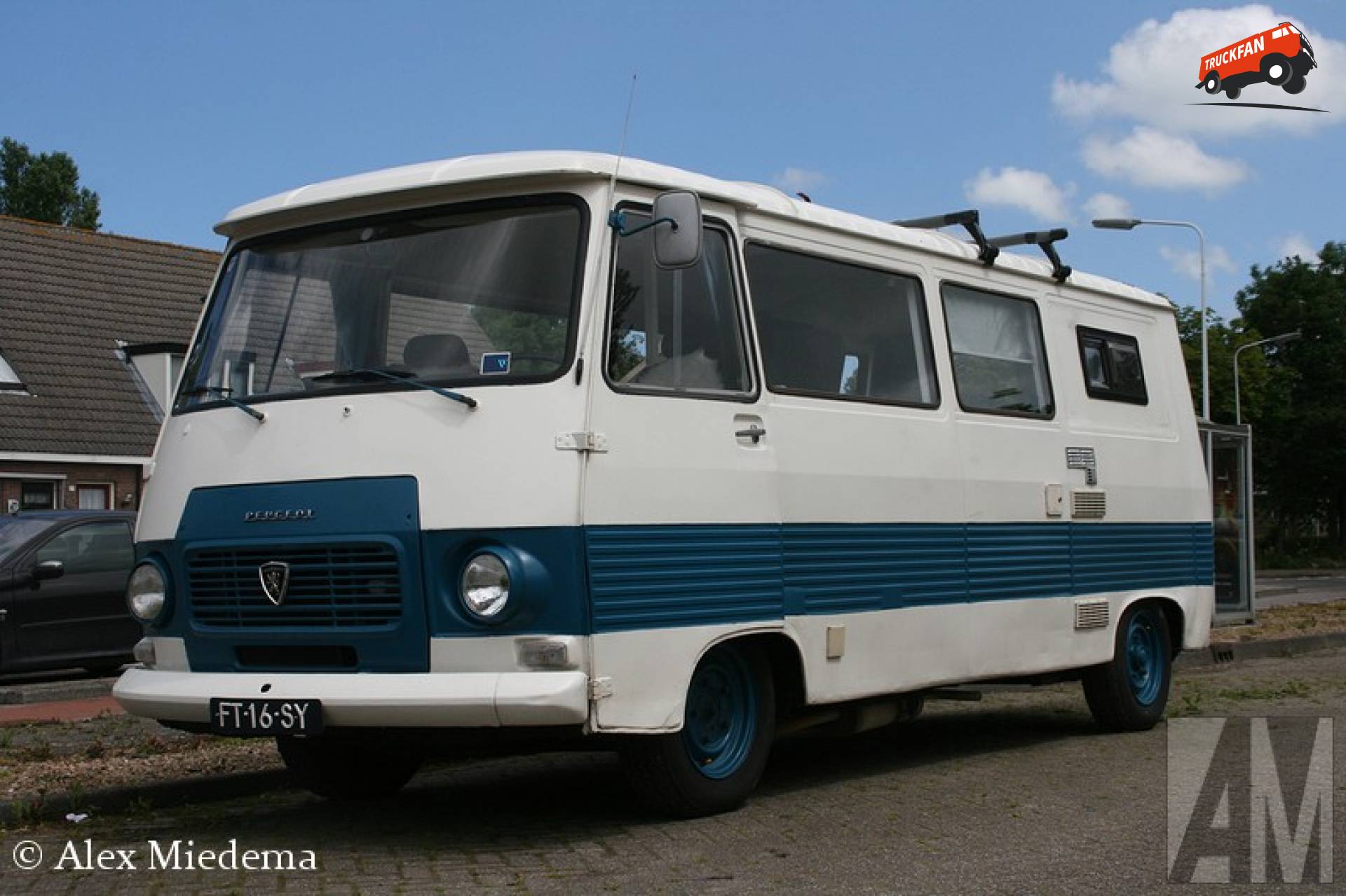 Peugeot J7
