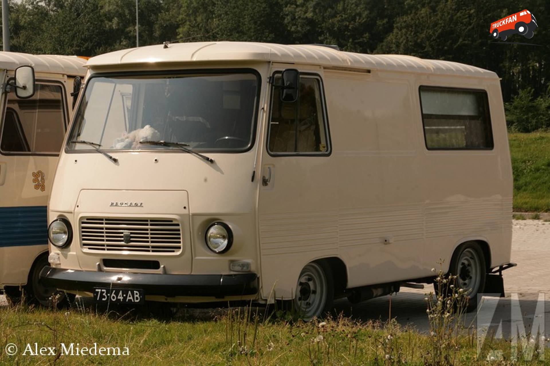 Peugeot J7