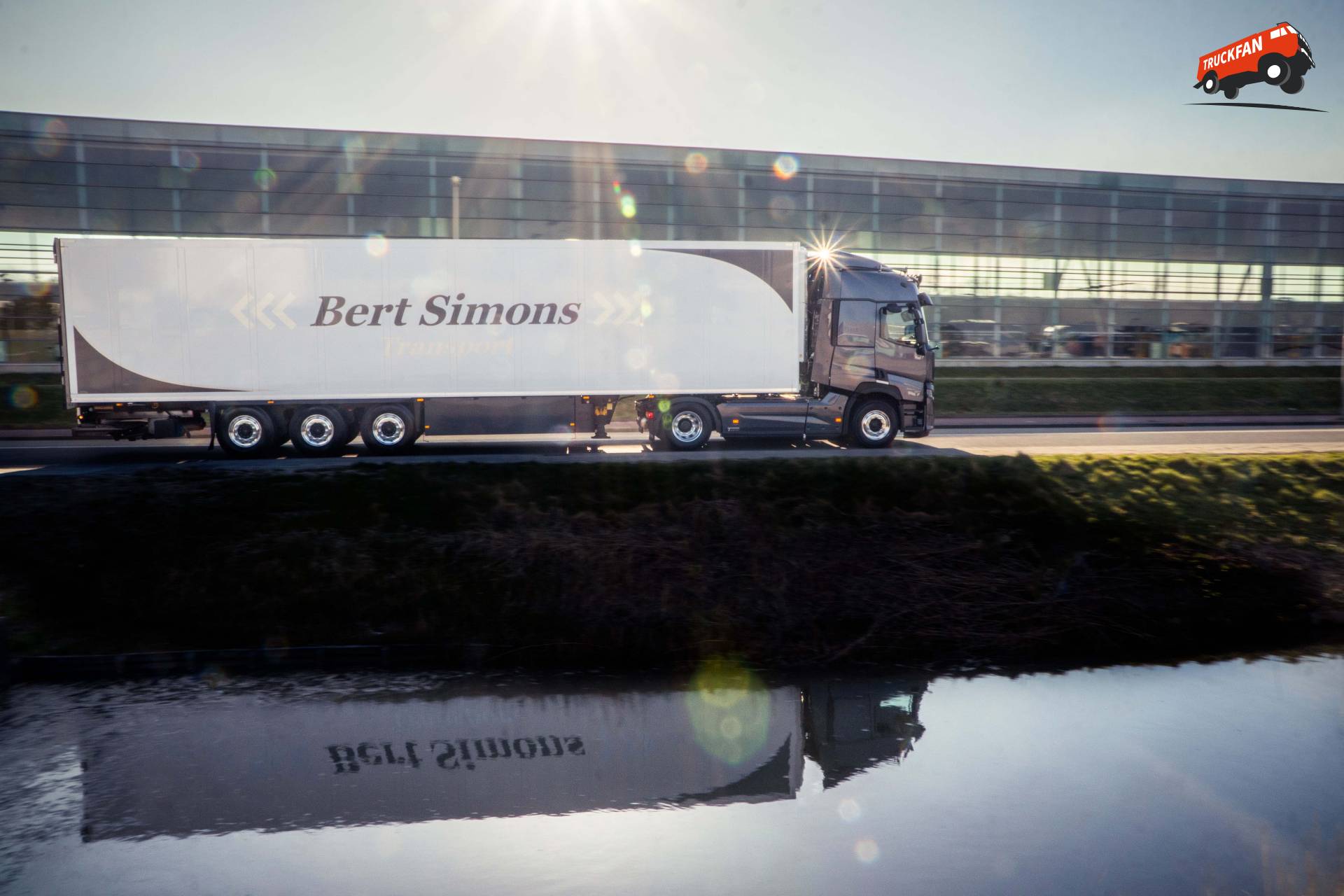 Foto Renault T-serie van Bert Simons Transport - TruckFan