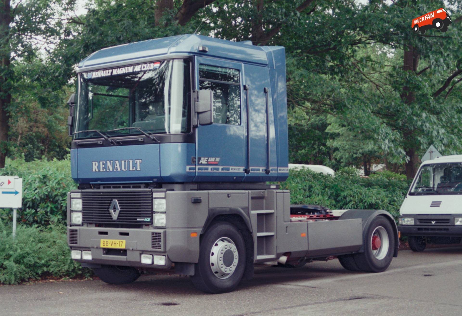 Renault AE (Magnum 1st gen)