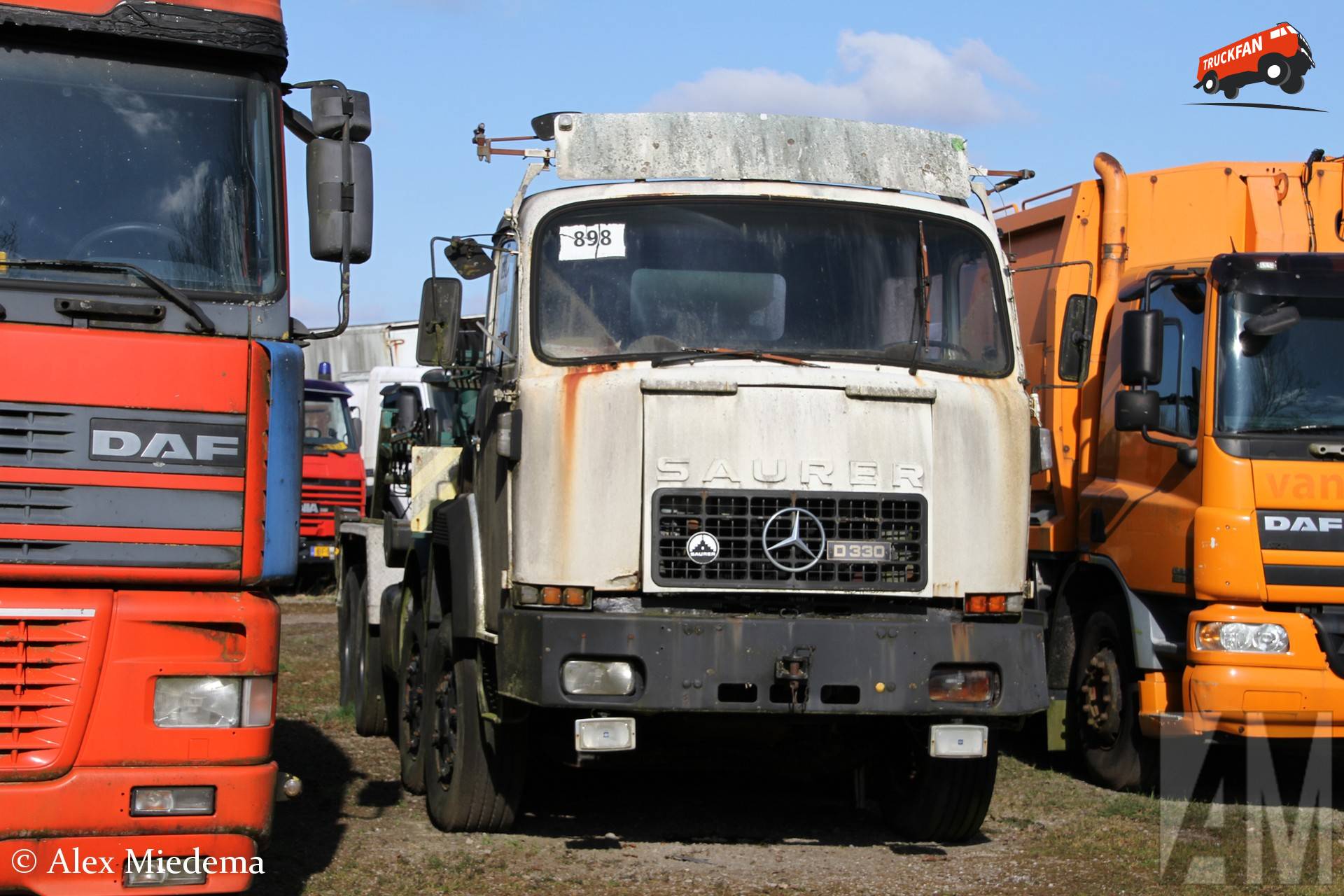 Saurer D330
