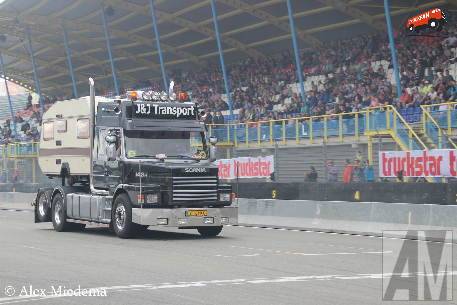 Scania T143