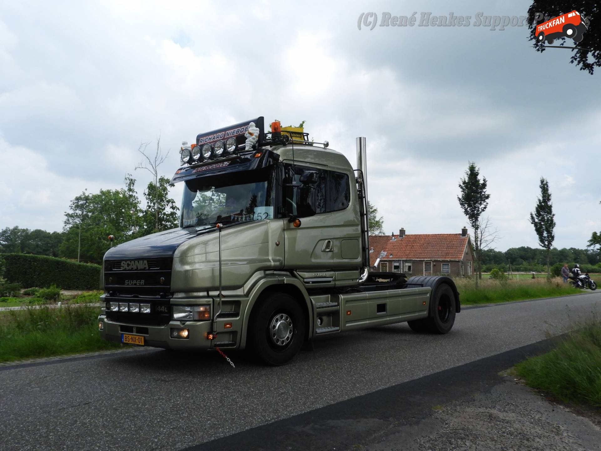 Scania T144