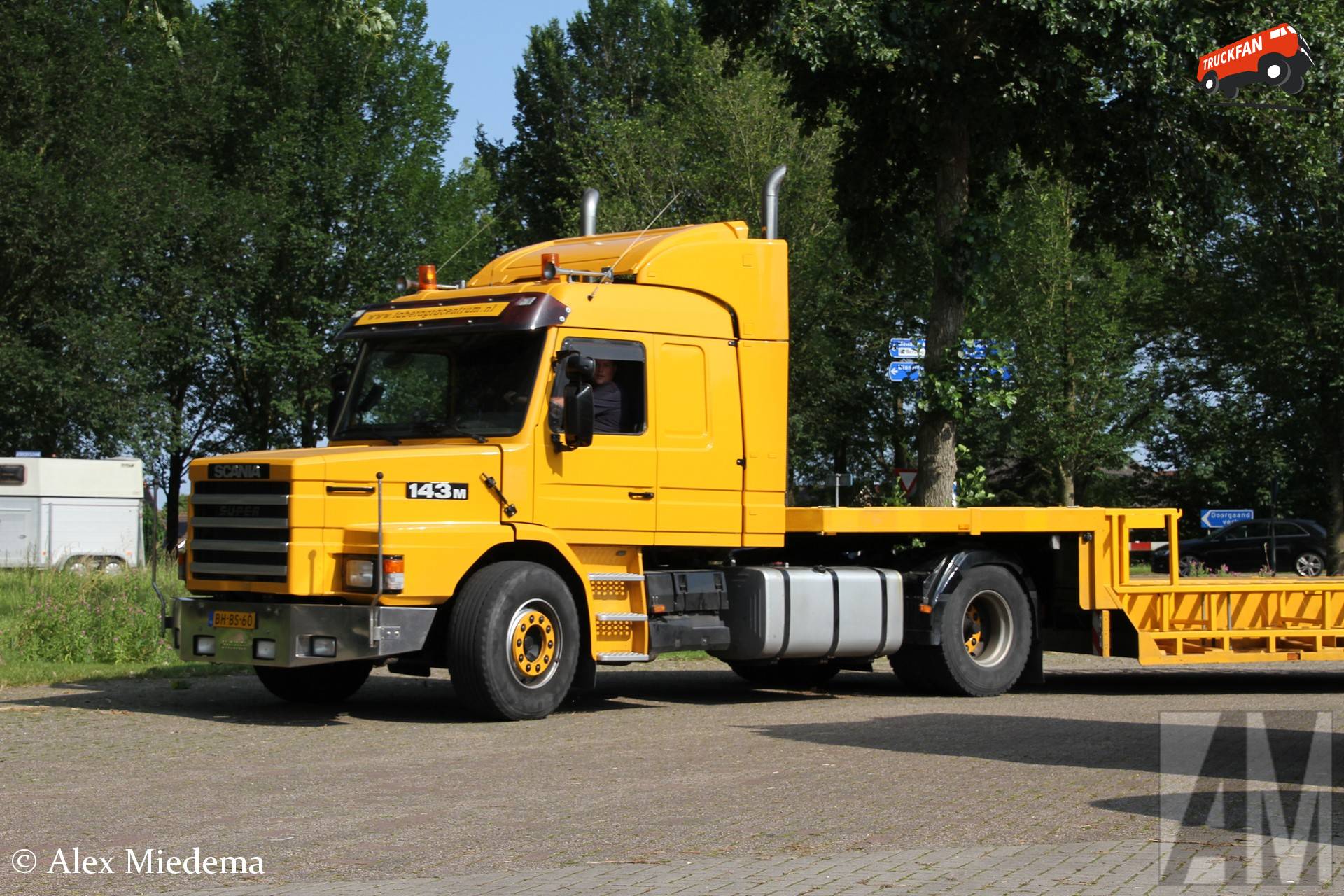 Scania T143