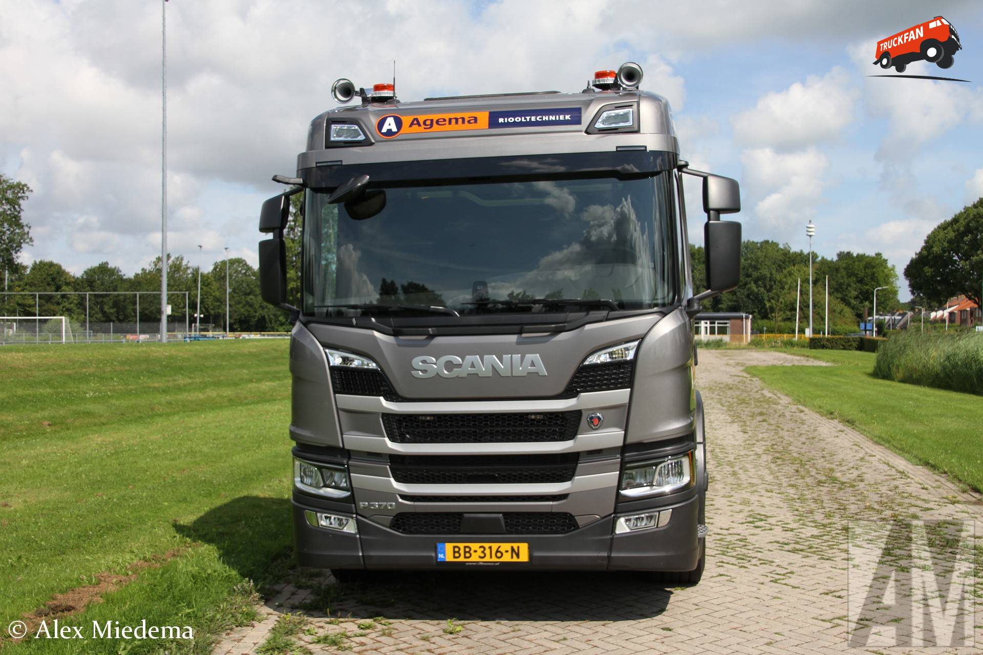 Scania P370