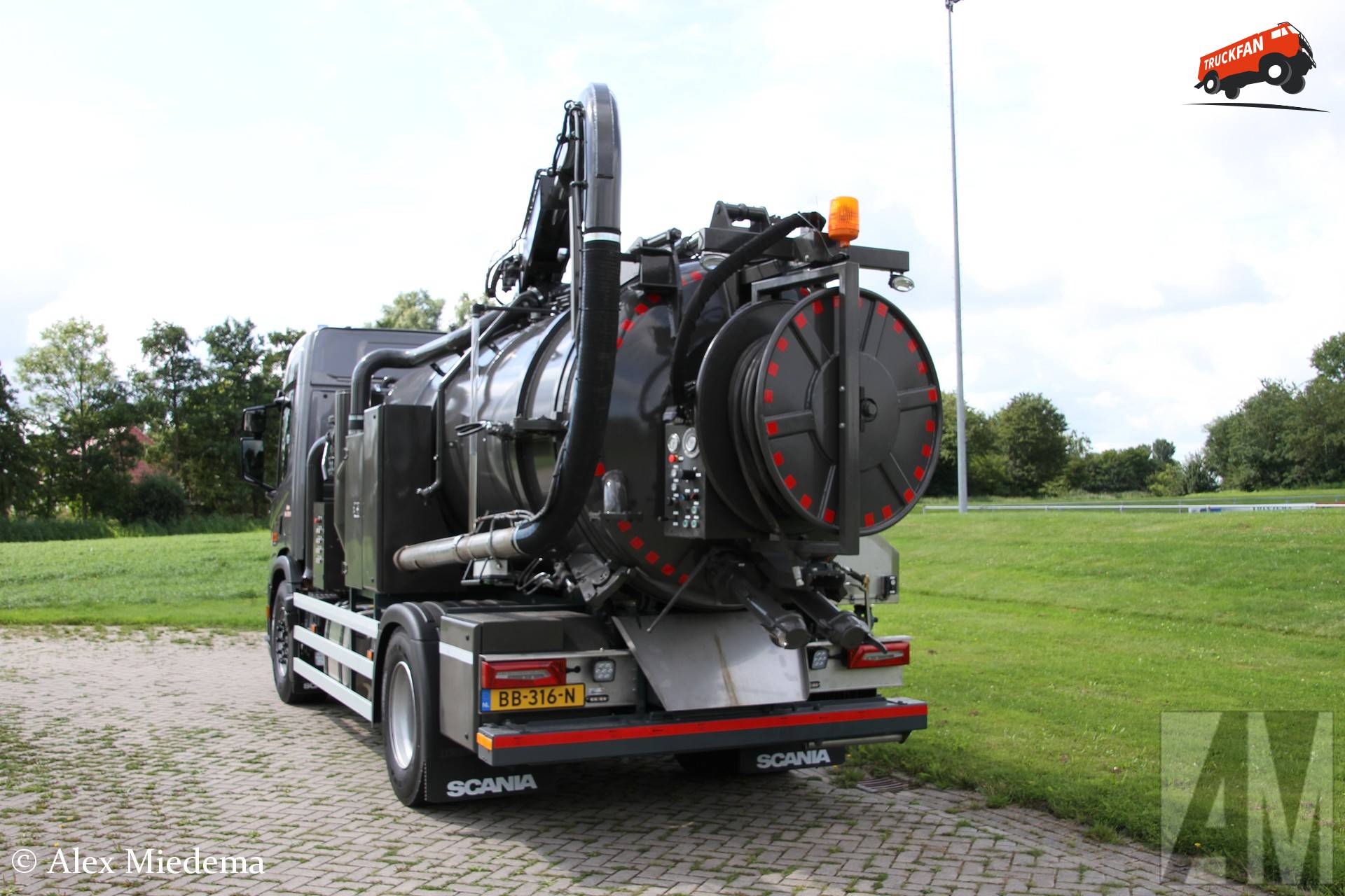 Scania P370