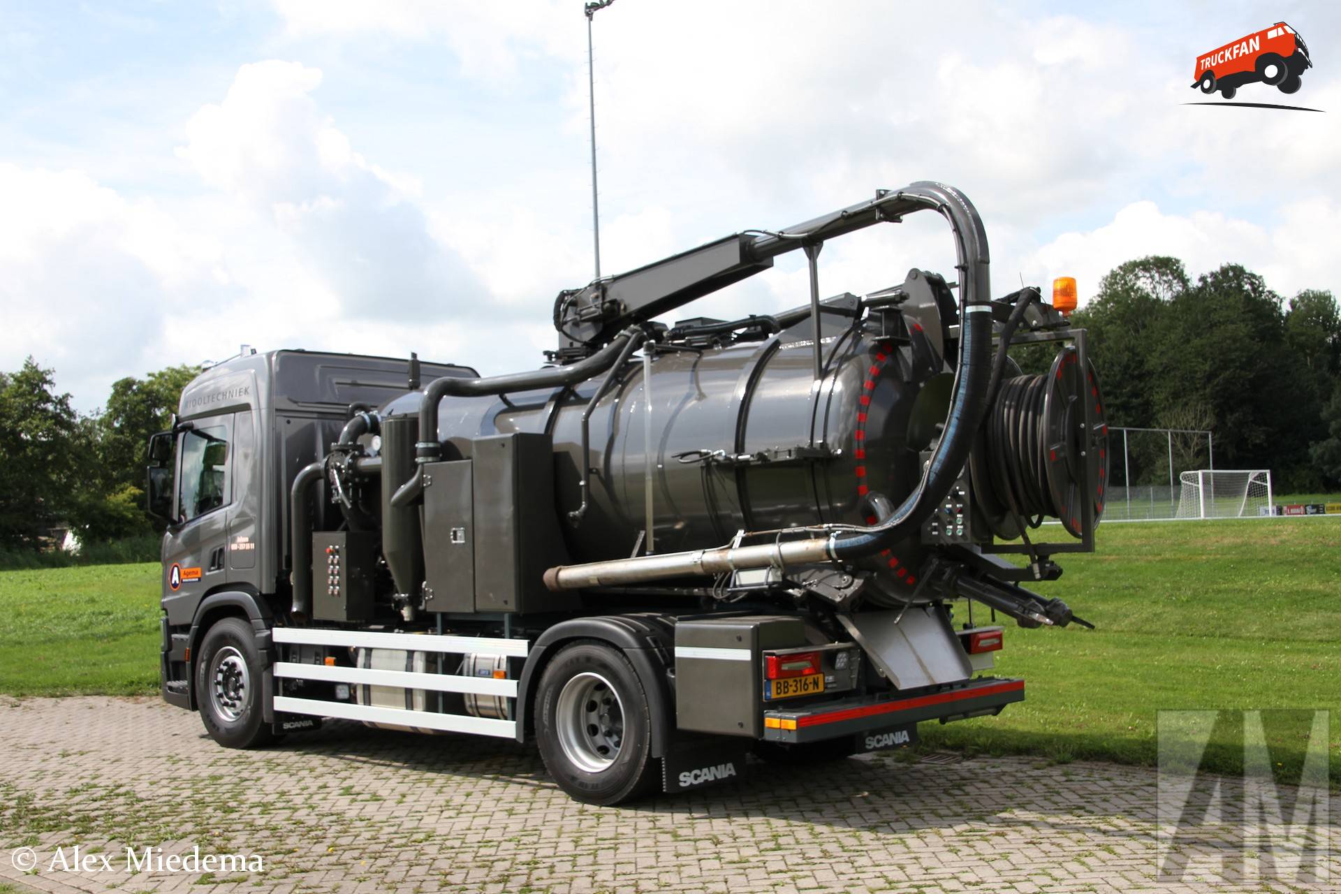 Scania P370