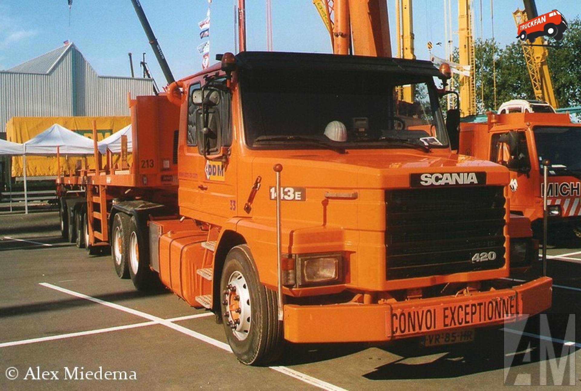 Scania T143