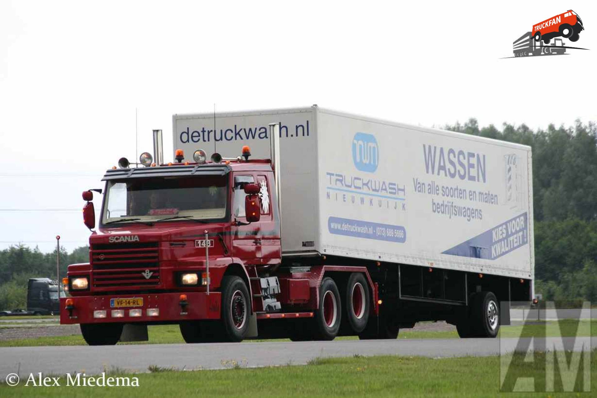 Scania T143