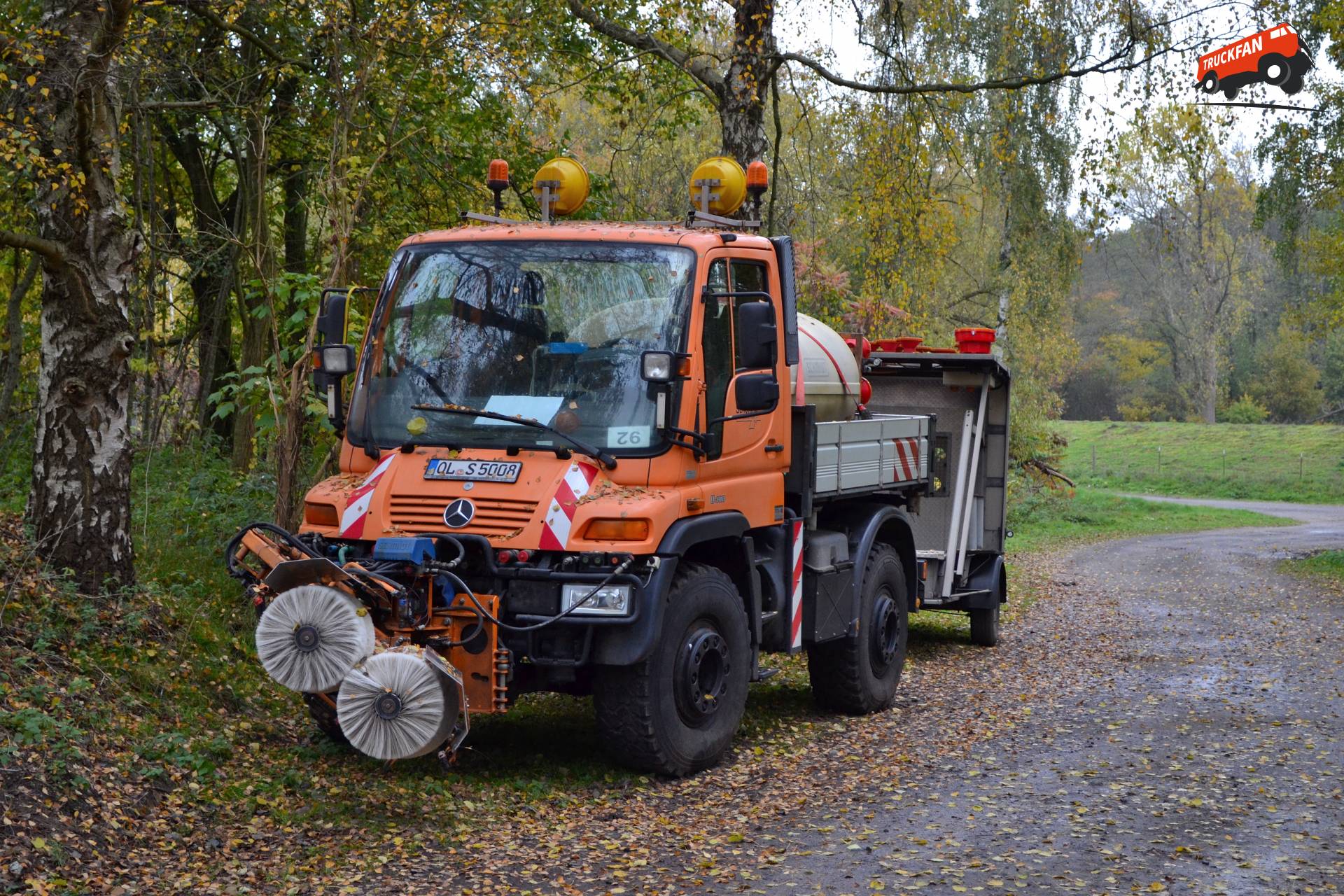 Локомобиль мерседес unimog u400