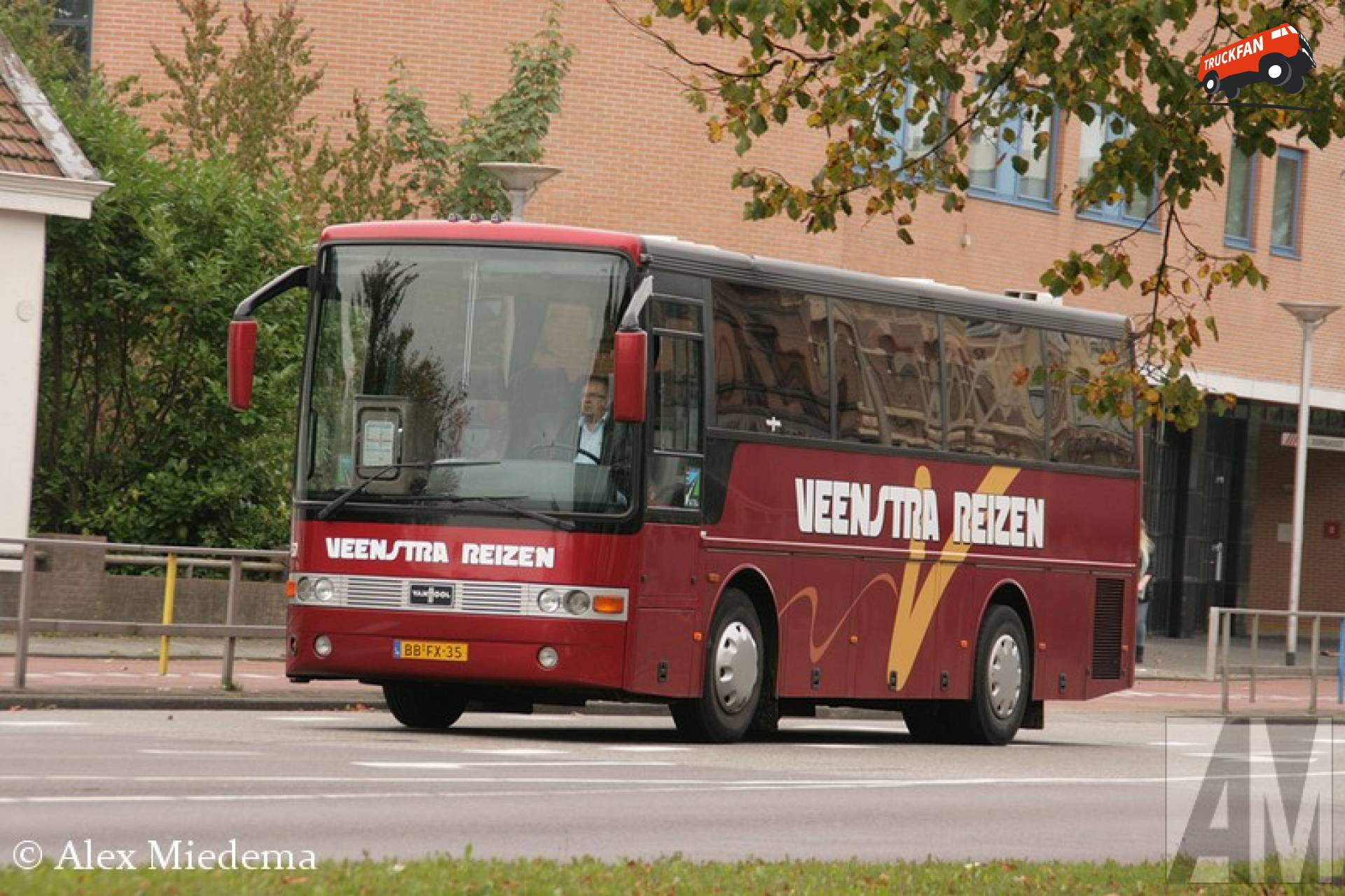 Van Hool T812