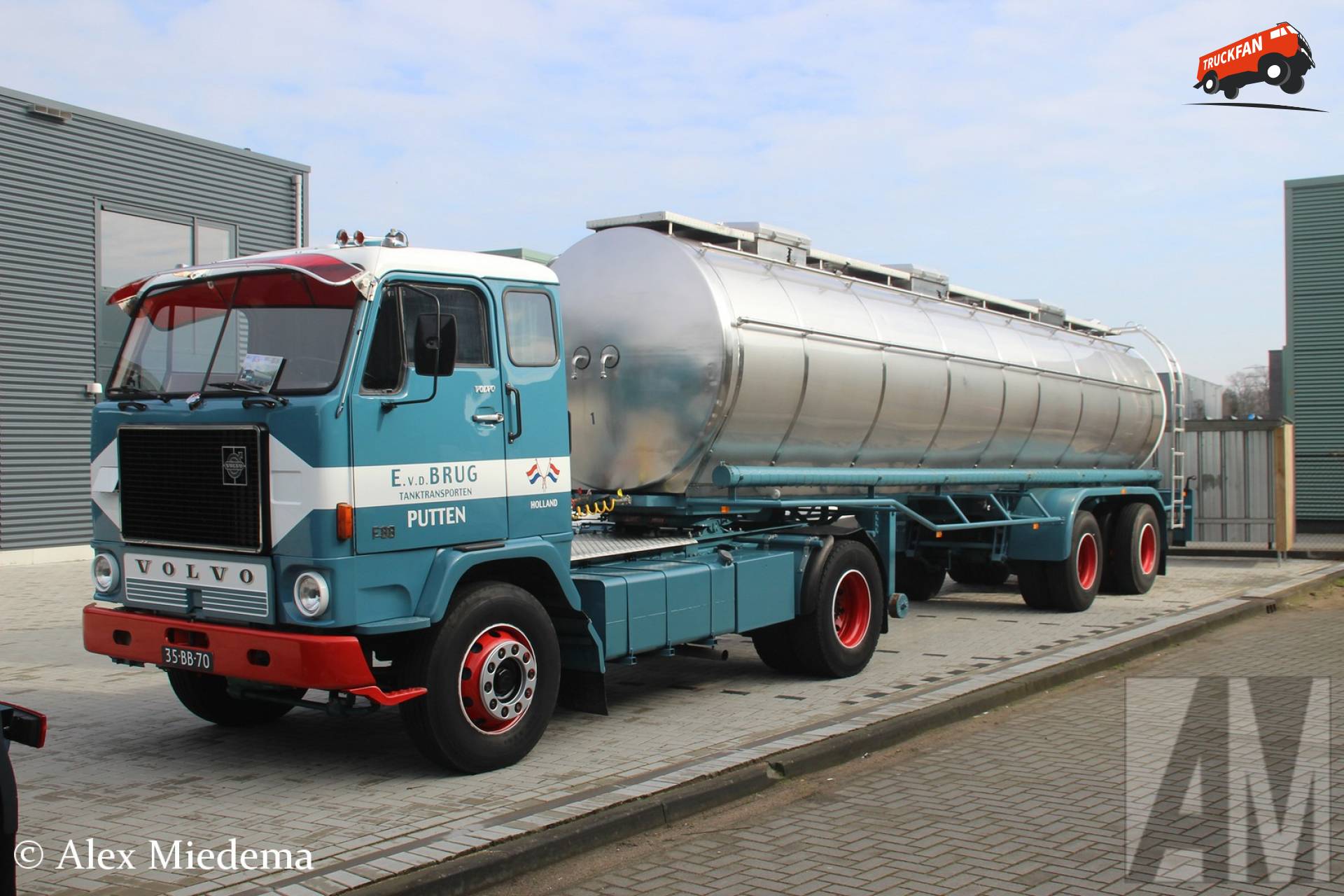 Foto Volvo F88 Van Van De Brug Internationaal Tanktransport B.V. - TruckFan