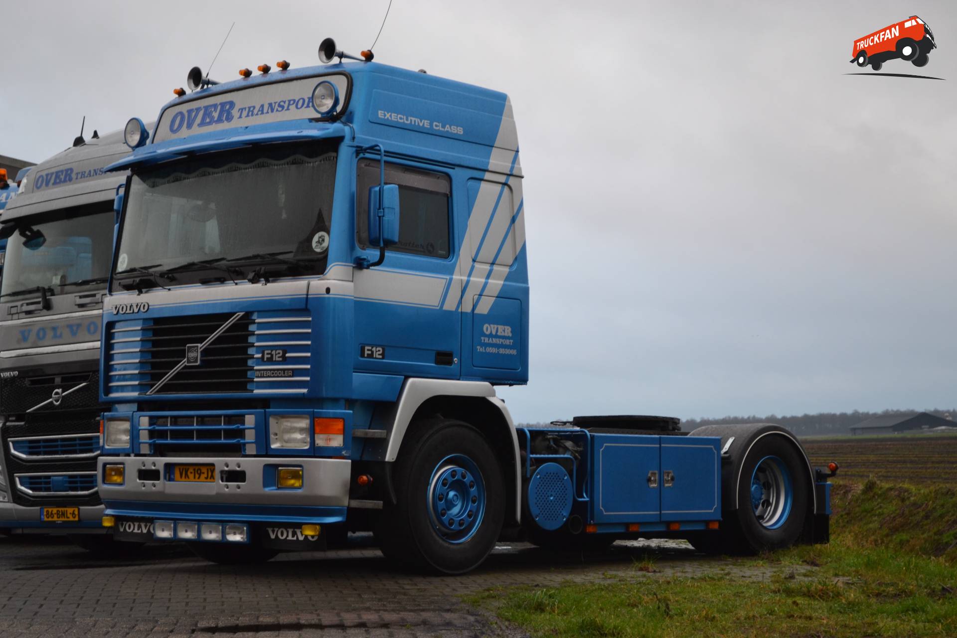 Foto Volvo F12 Van Over Transport Truckfan