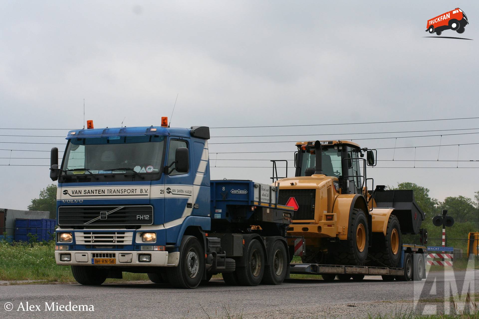 Foto Volvo FH12 1st gen van Van Santen Transport B.V. - TruckFan