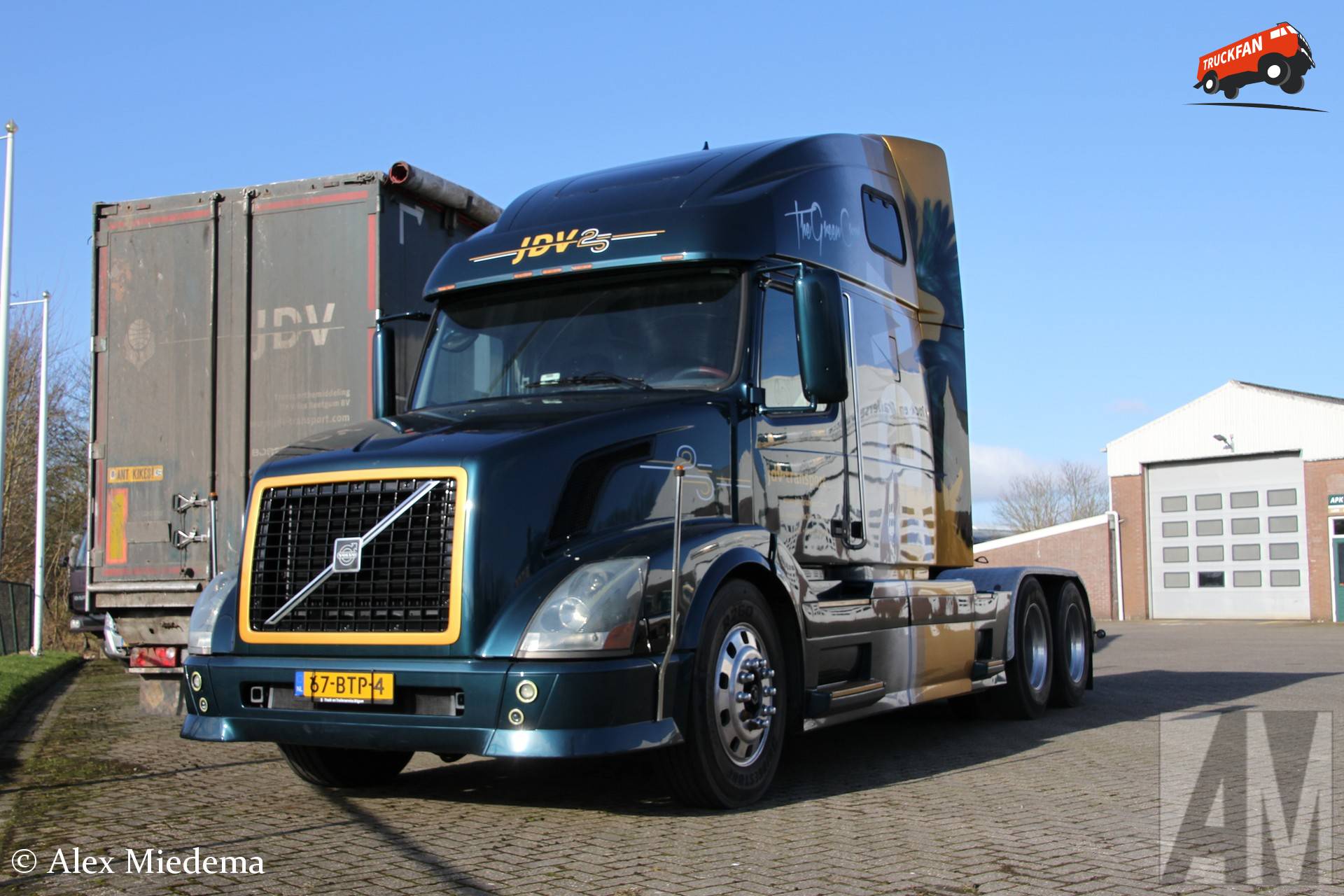 Volvo VNL