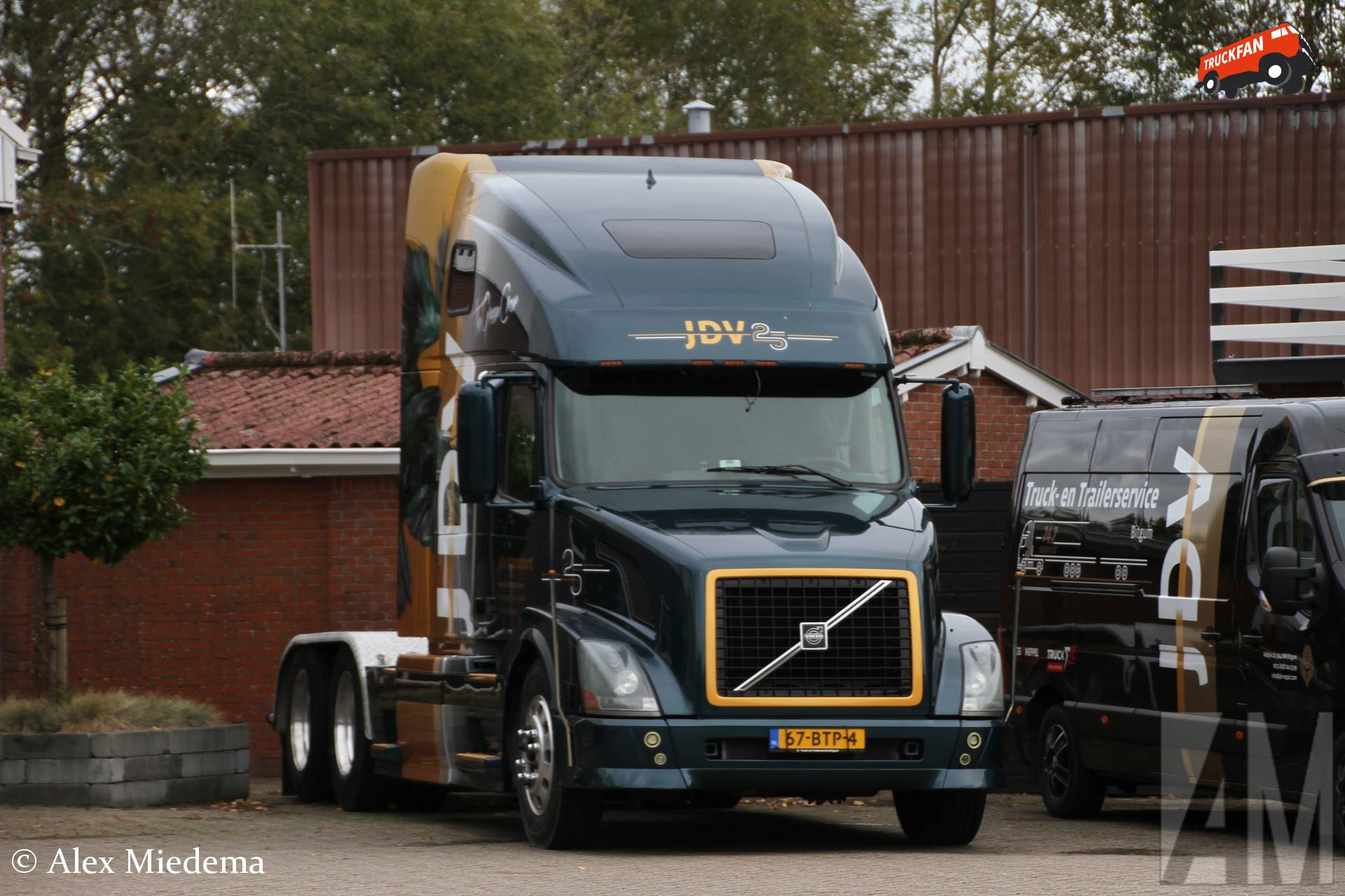 Volvo VNL