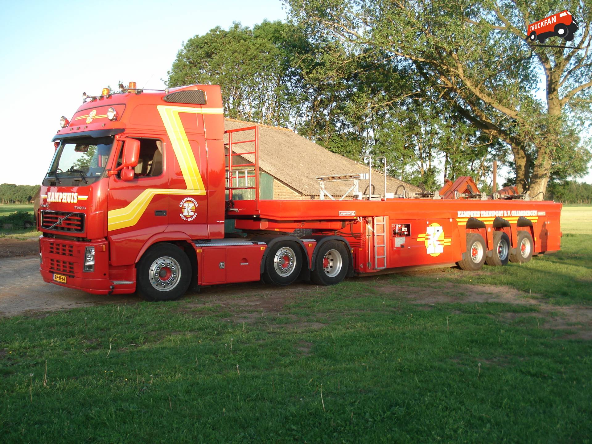 Foto Volvo FH12 2nd Gen Van Kamphuis Transport B.V. - TruckFan