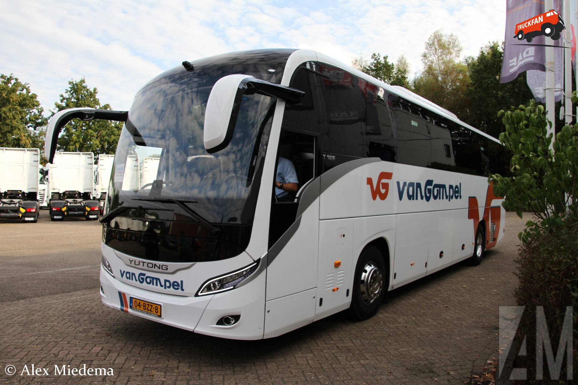 Yutong bus