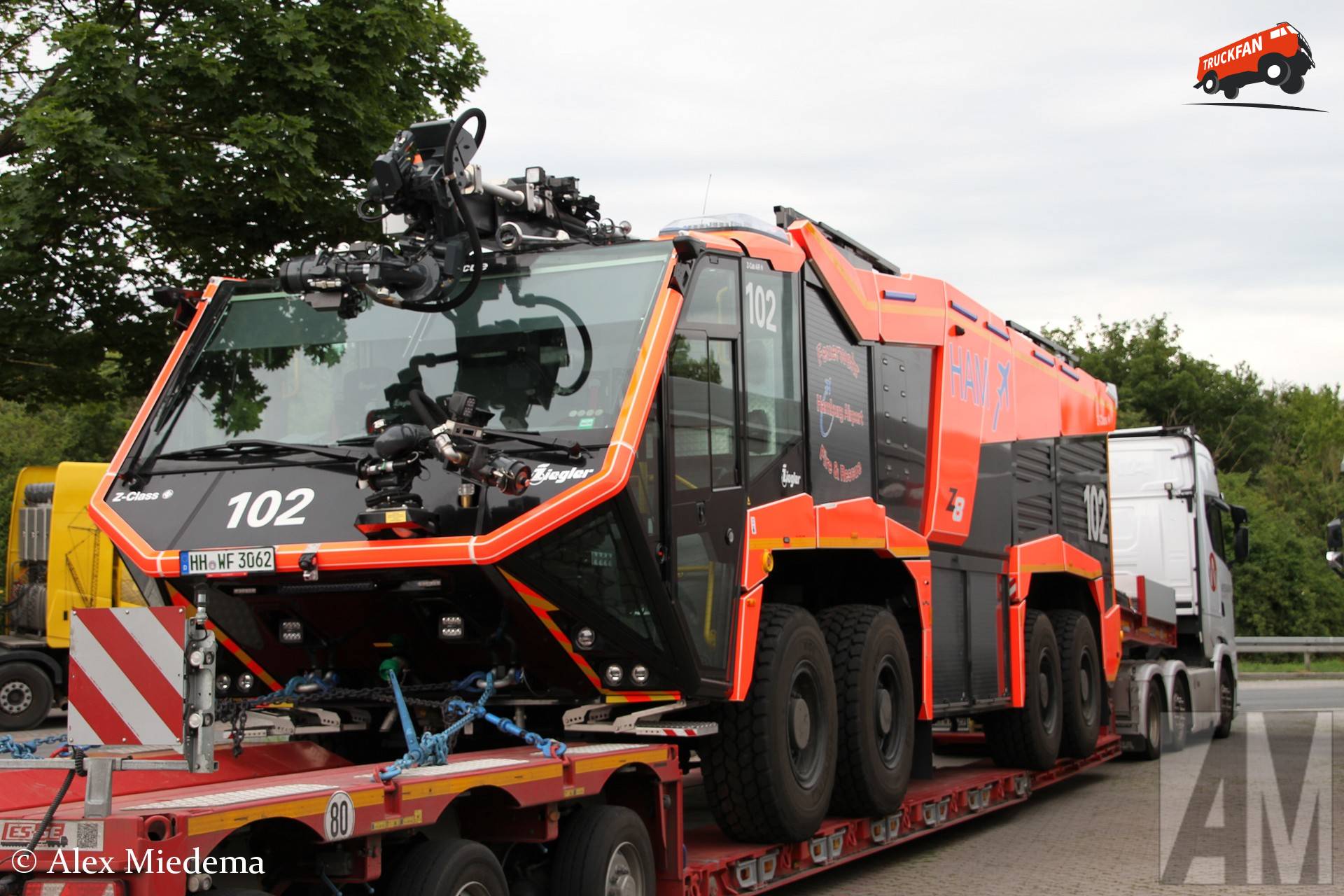 Hamburger Ziegler Z8 op transport met Wiedemann - Alex Miedema