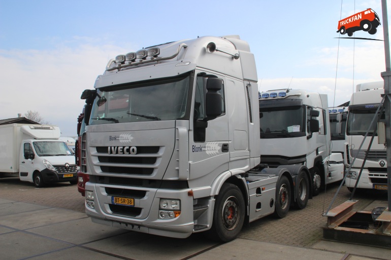 Автомобиль iveco stralis